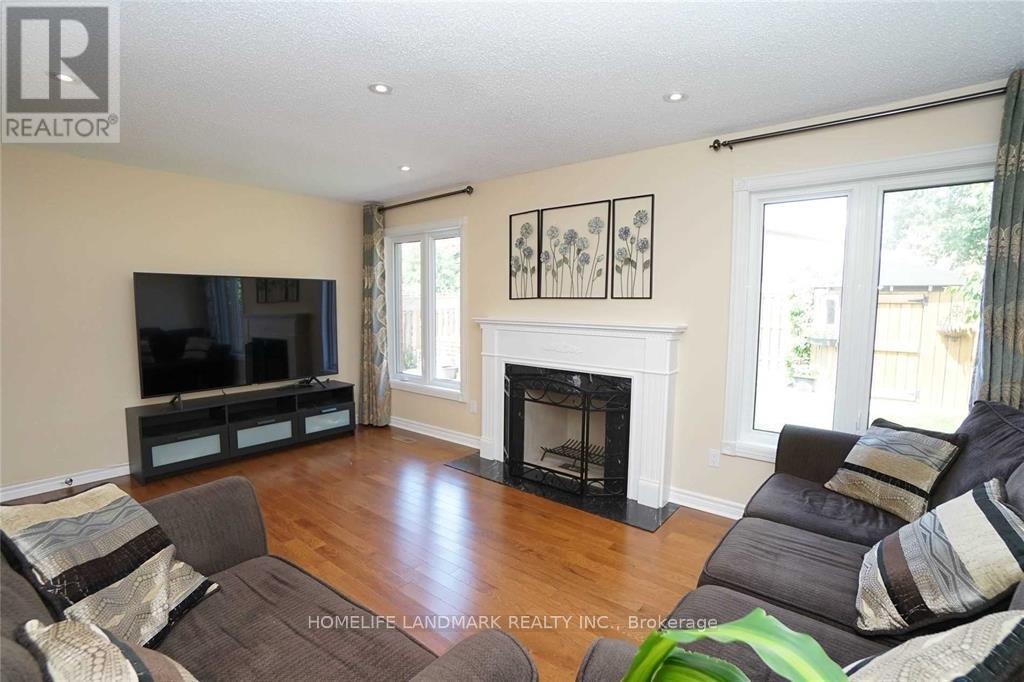 4887 Natkarni Crescent, Mississauga, Ontario  L5V 1L4 - Photo 8 - W13626466