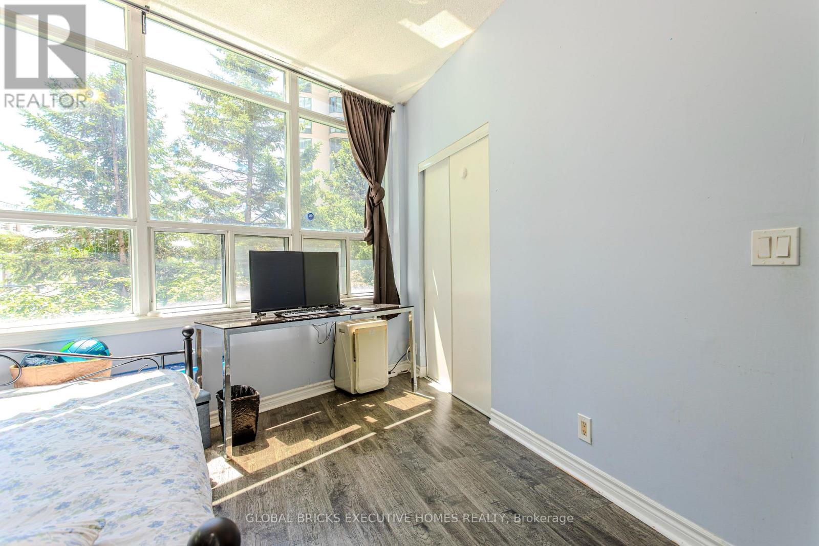 33 Elm Drive W, Mississauga, Ontario  L5B 4M2 - Photo 12 - W13626476