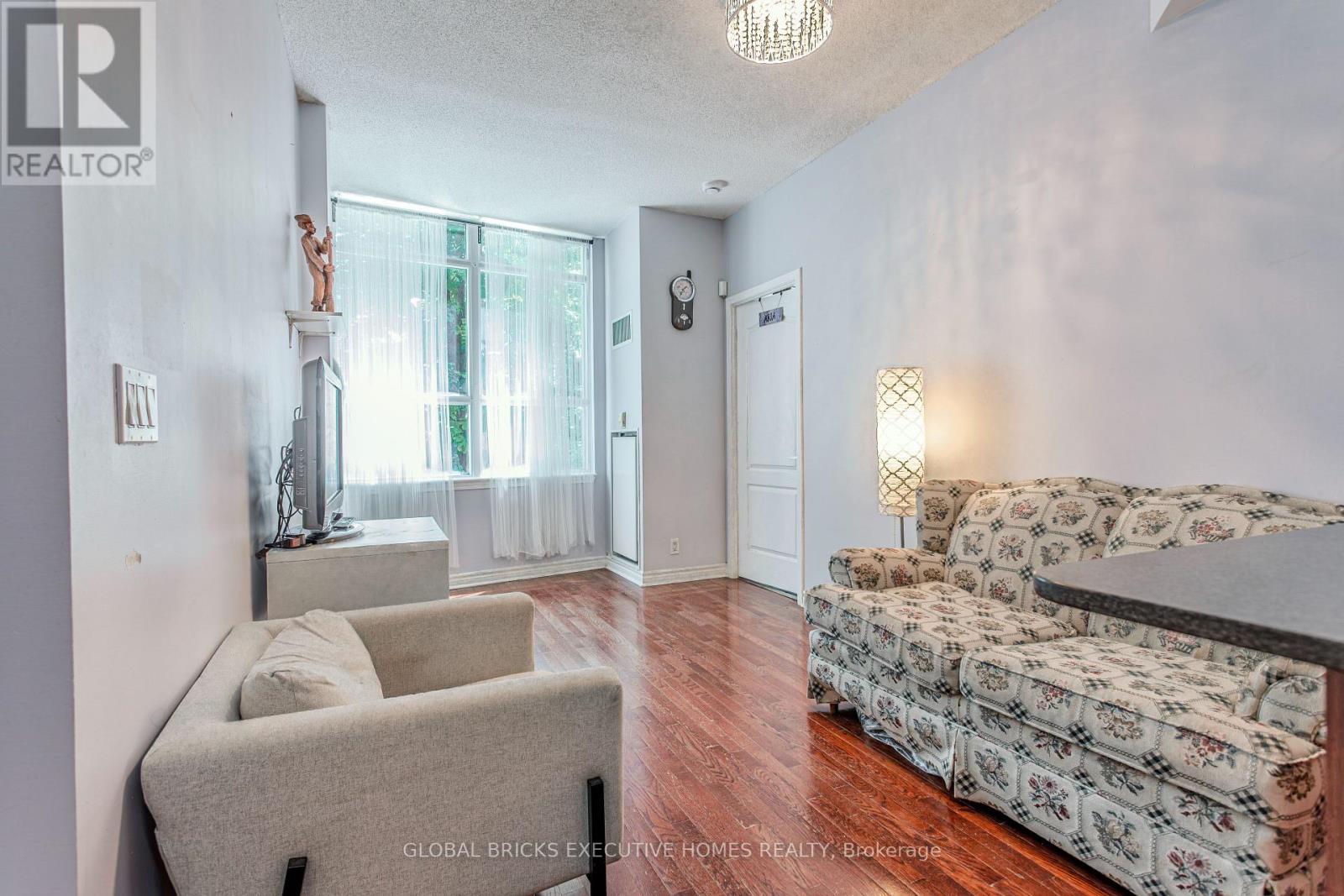 33 Elm Drive W, Mississauga, Ontario  L5B 4M2 - Photo 7 - W13626476