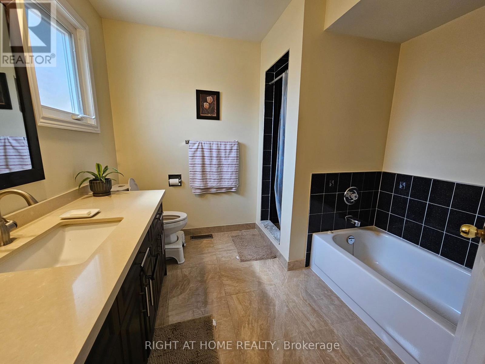 710 Ashprior Avenue, Mississauga, Ontario  L5R 3N8 - Photo 13 - W13626504
