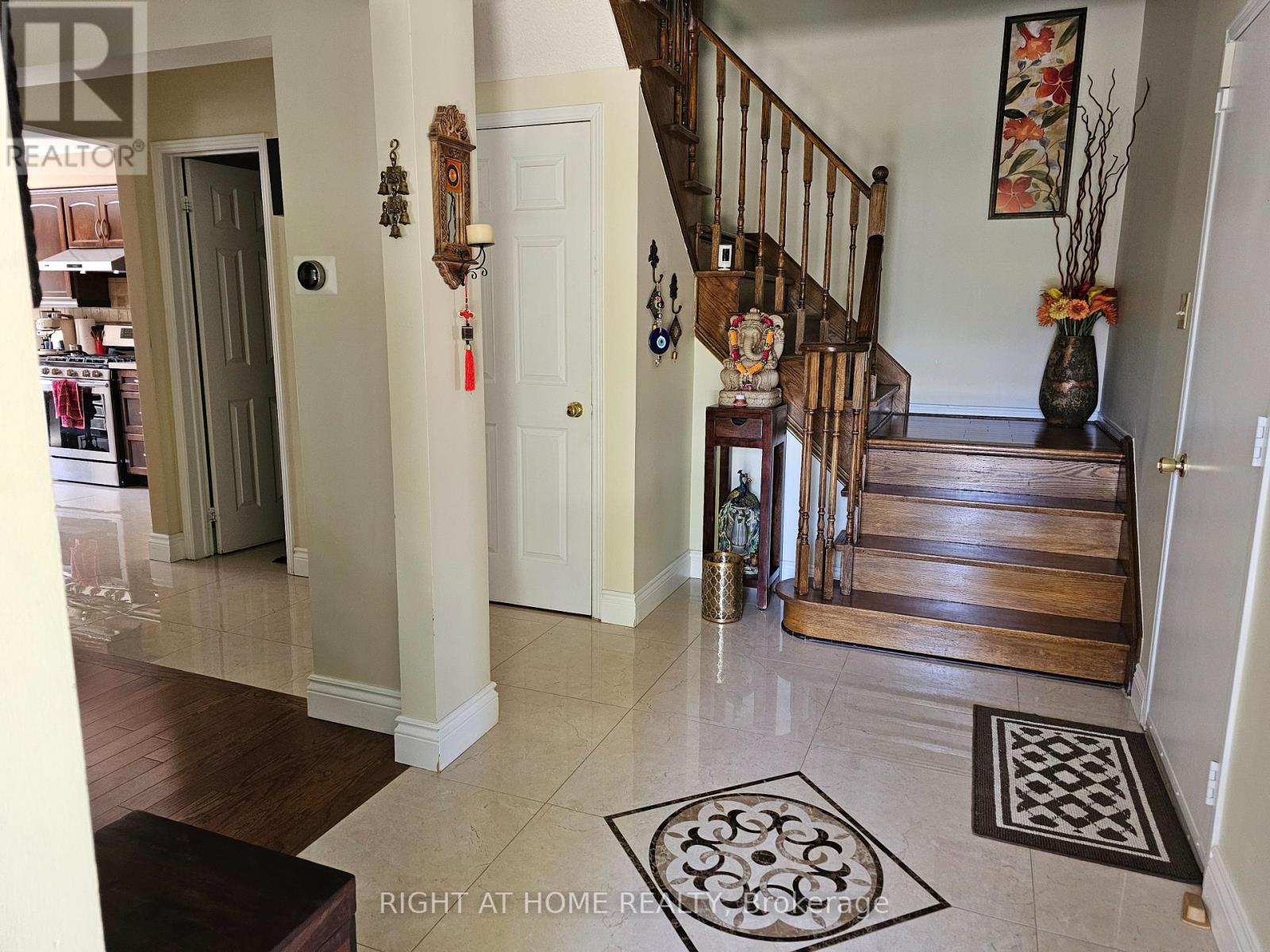 710 Ashprior Avenue, Mississauga, Ontario  L5R 3N8 - Photo 8 - W13626504