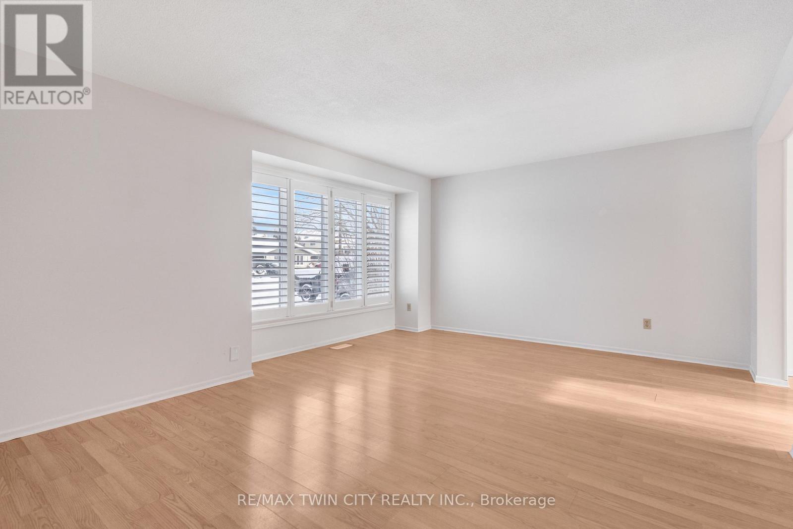 111 Manor Drive, Kitchener, Ontario  N2A 2T9 - Photo 8 - X13626354