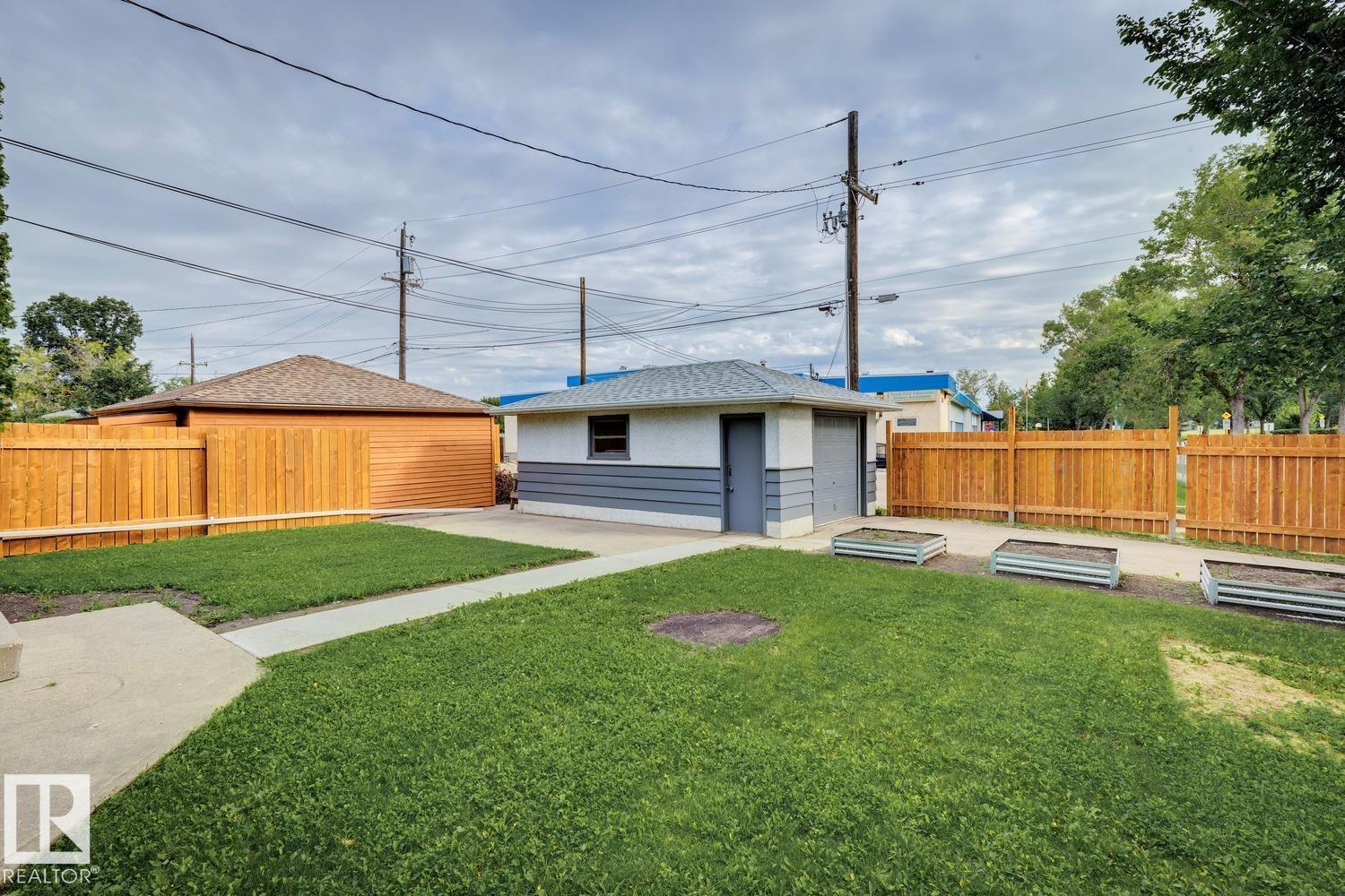 8202 93a Av NW NW, Edmonton, Alberta  T6C 1V6 - Photo 4 - E4501639