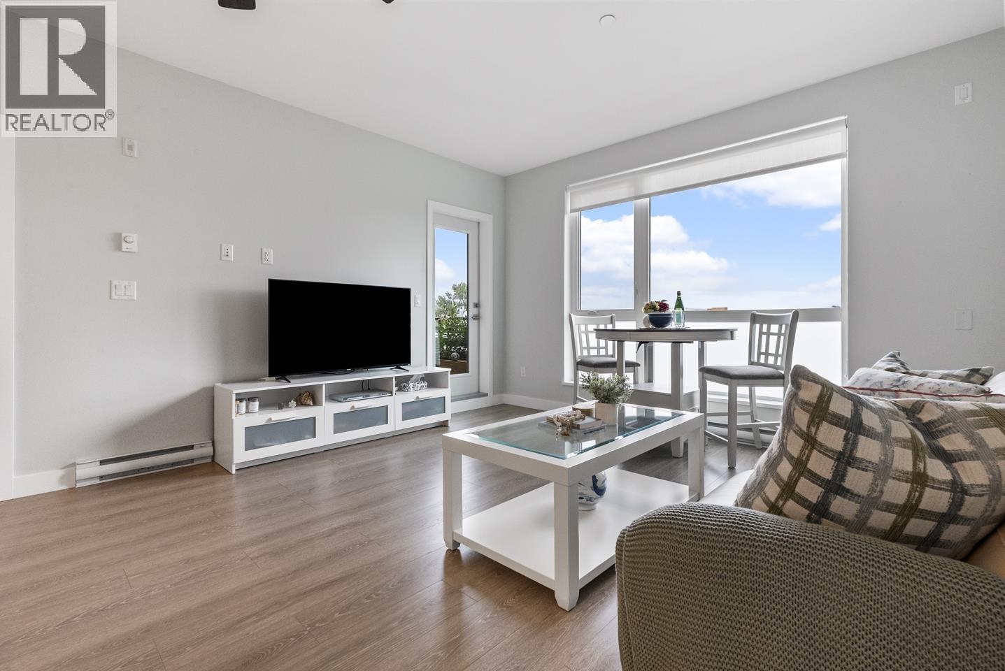 405 11703 Fraser Street, Maple Ridge, British Columbia V2X 9A7 - Photo 2 - R3151039