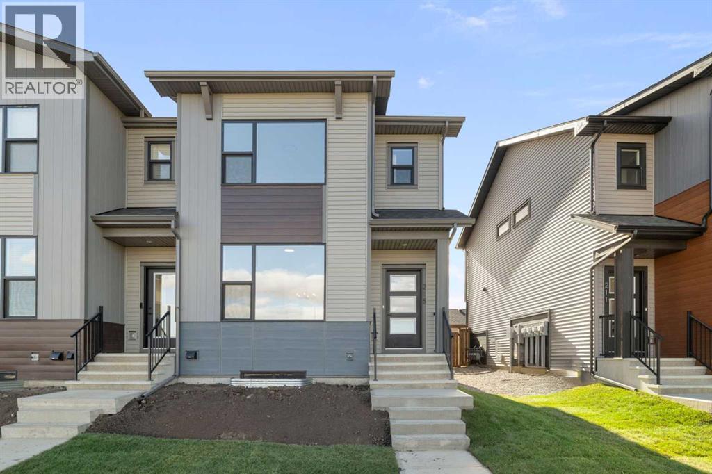 215 Belvedere Avenue SE, Calgary, Alberta  T2A 8A1 - Photo 2 - A2265805