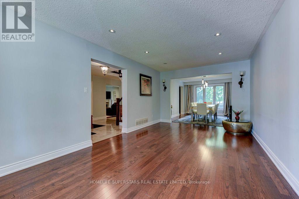 868 Kowal Drive, Mississauga, Ontario  L5H 3T4 - Photo 3 - W13625482