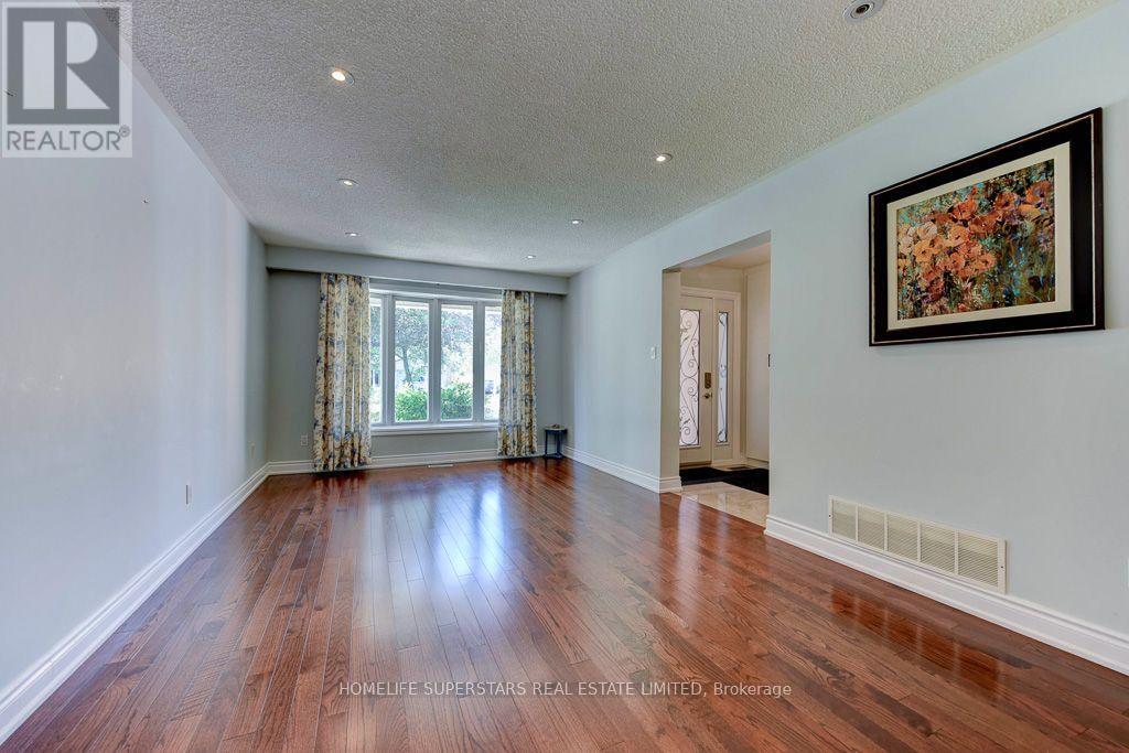 868 Kowal Drive, Mississauga, Ontario  L5H 3T4 - Photo 2 - W13625482