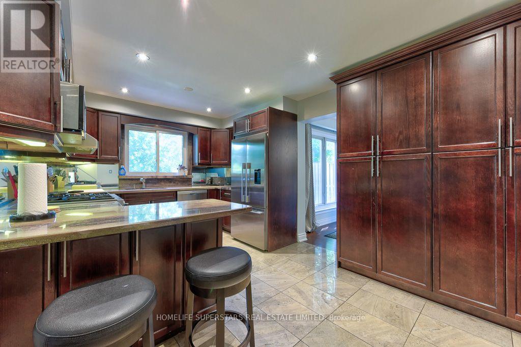 868 Kowal Drive, Mississauga, Ontario  L5H 3T4 - Photo 8 - W13625482