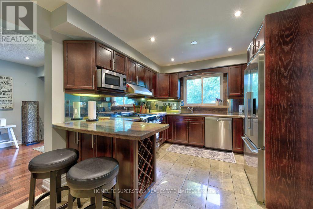 868 Kowal Drive, Mississauga, Ontario  L5H 3T4 - Photo 9 - W13625482