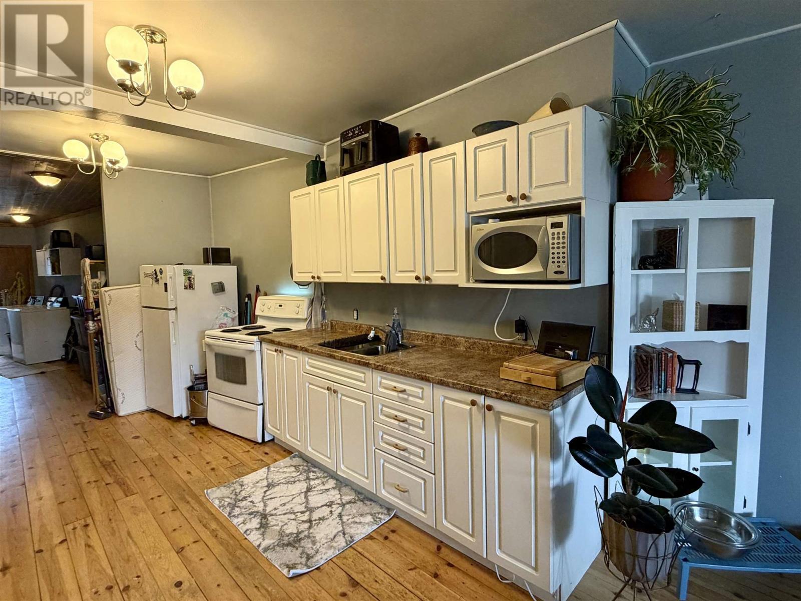 48 Ontario Ave, Elliot Lake, Ontario  P5A 1Y1 - Photo 3 - SM260878