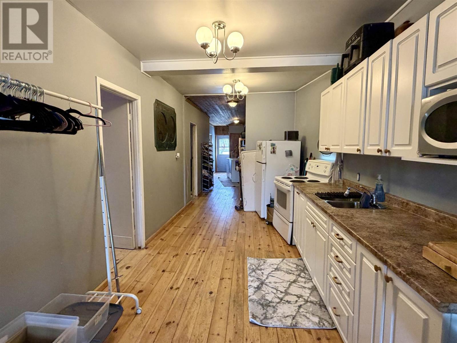 48 Ontario Ave, Elliot Lake, Ontario  P5A 1Y1 - Photo 4 - SM260878