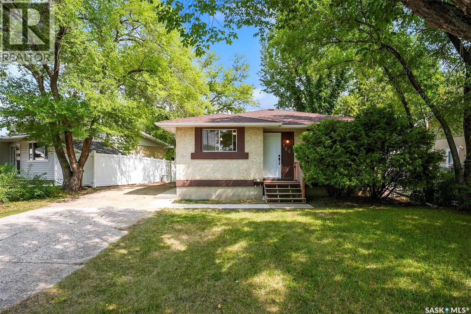 166 Sangster BOULEVARD, Regina, Saskatchewan