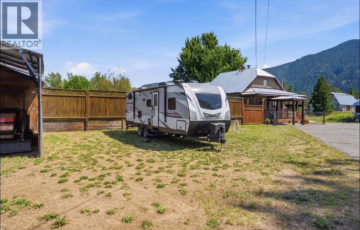 2200 Almond Gardens Road, Grand Forks, British Columbia V0H 1H4 - Photo 12 - 10394731