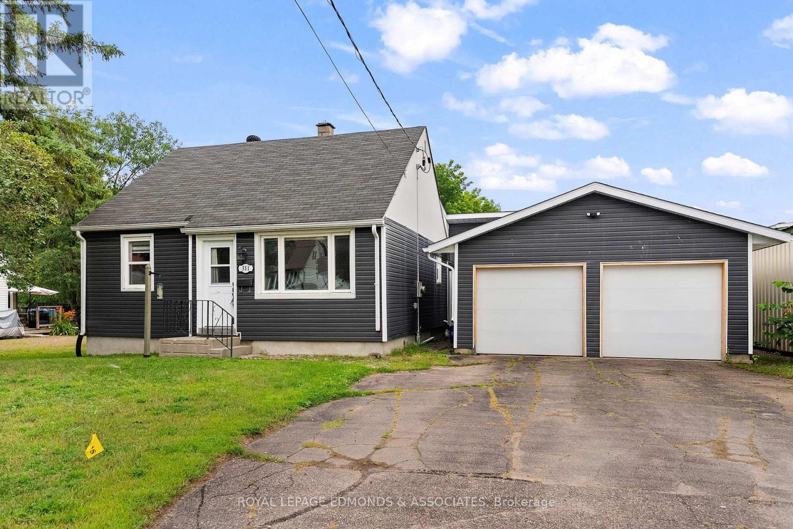 311 JULIEN STREET, Pembroke, Ontario