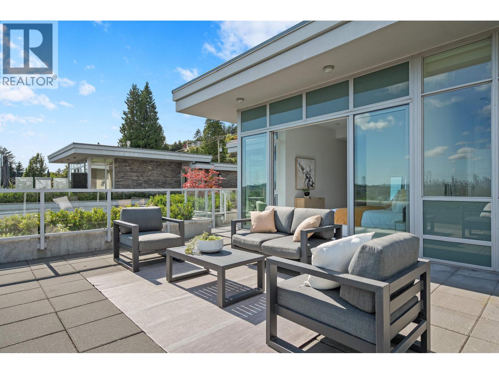 702 876 Keith Road, West Vancouver, British Columbia V7T 1M3 - Photo 3 - R3151190