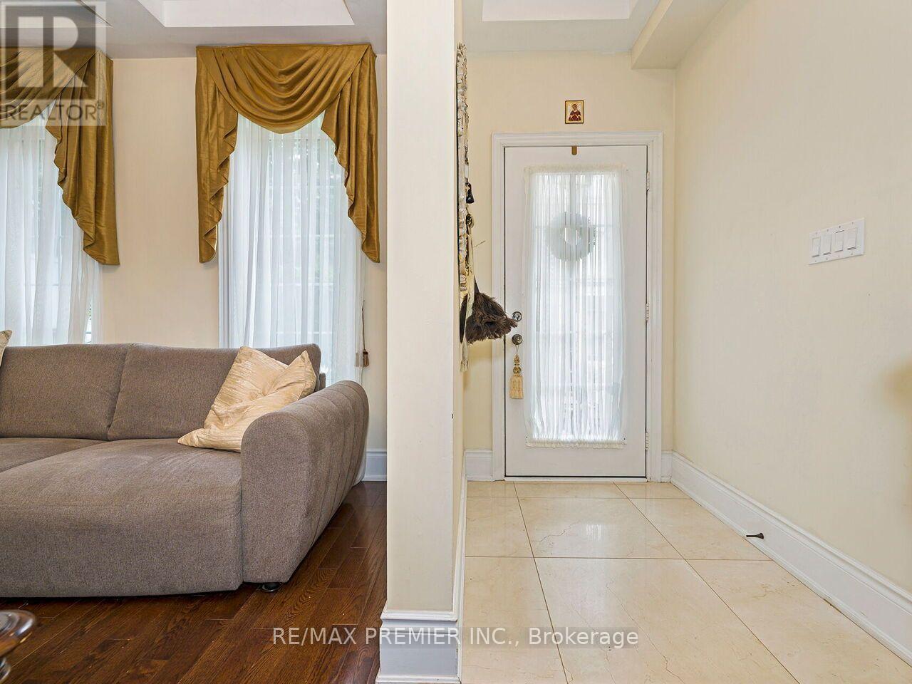 14 - 30 Hargrave Lane, Toronto, Ontario  M4N 0A4 - Photo 4 - C13626586