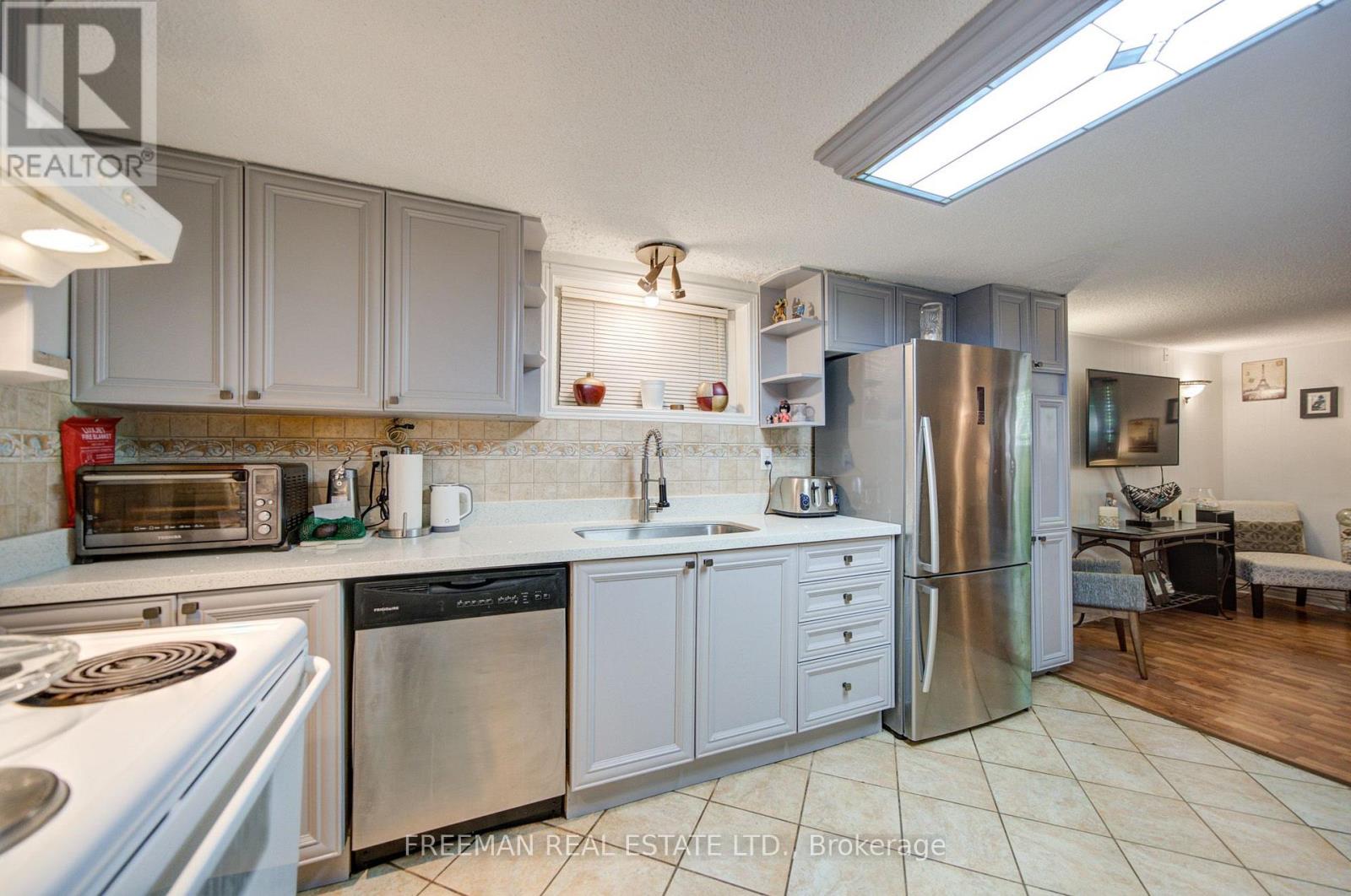 Bsmt - 723 Euclid Avenue, Toronto, Ontario  M6G 2V1 - Photo 10 - C13626604