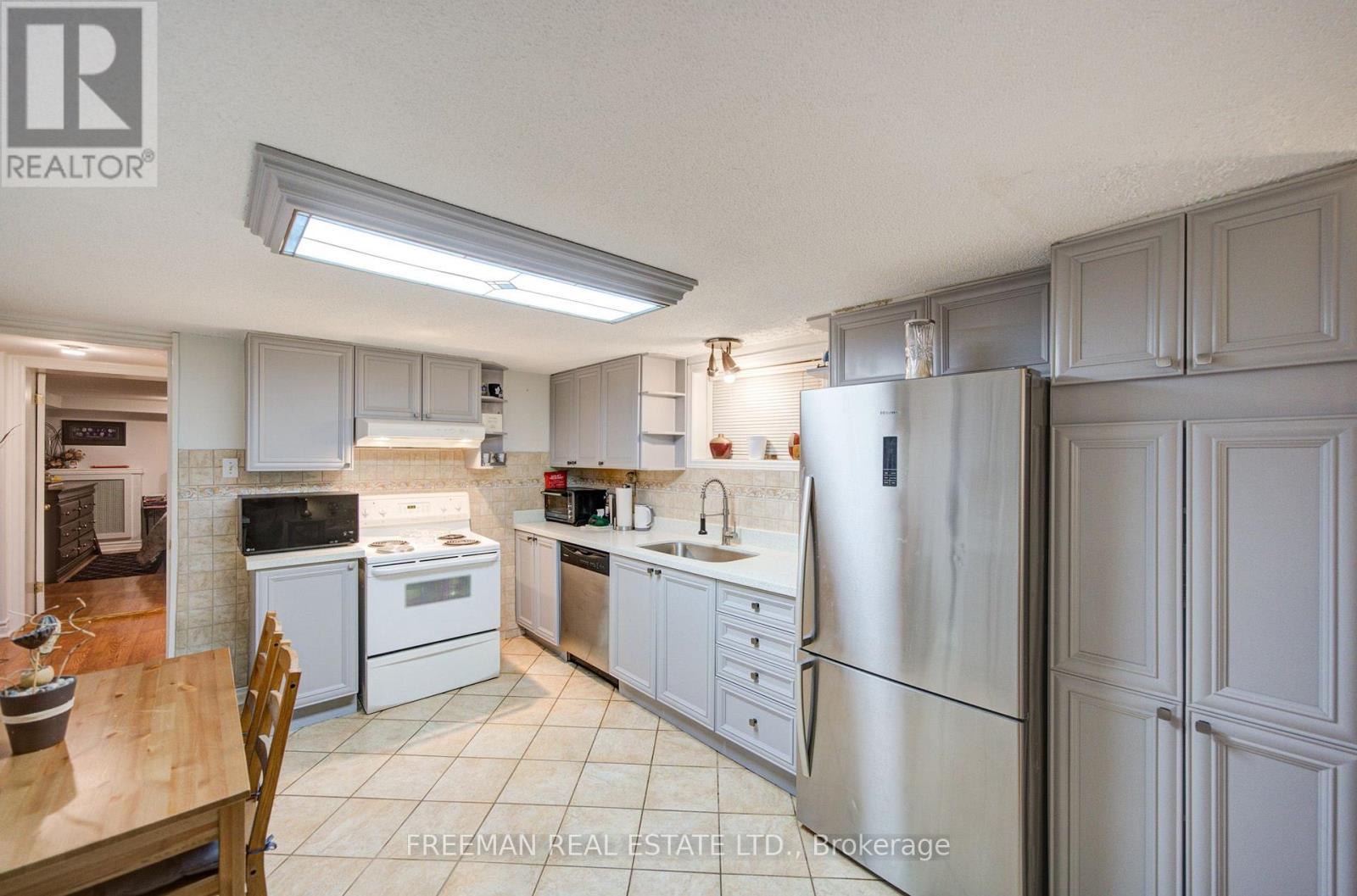 Bsmt - 723 Euclid Avenue, Toronto, Ontario  M6G 2V1 - Photo 11 - C13626604