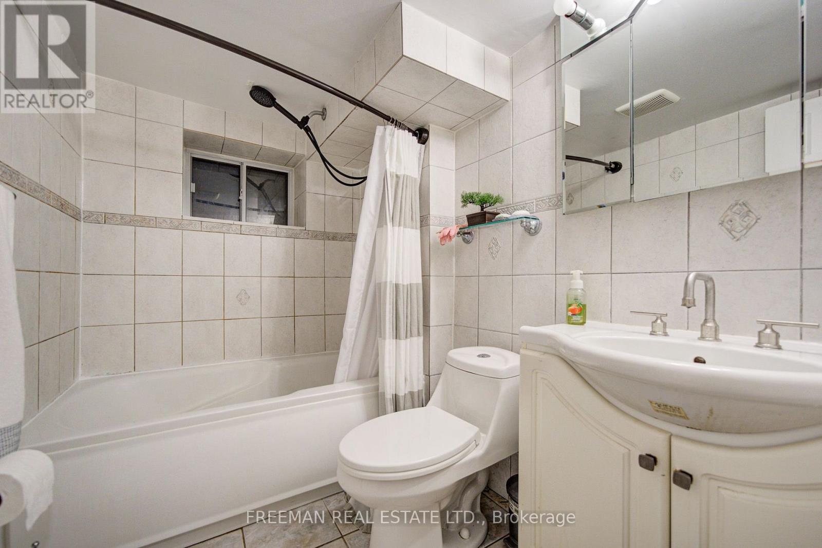 Bsmt - 723 Euclid Avenue, Toronto, Ontario  M6G 2V1 - Photo 22 - C13626604