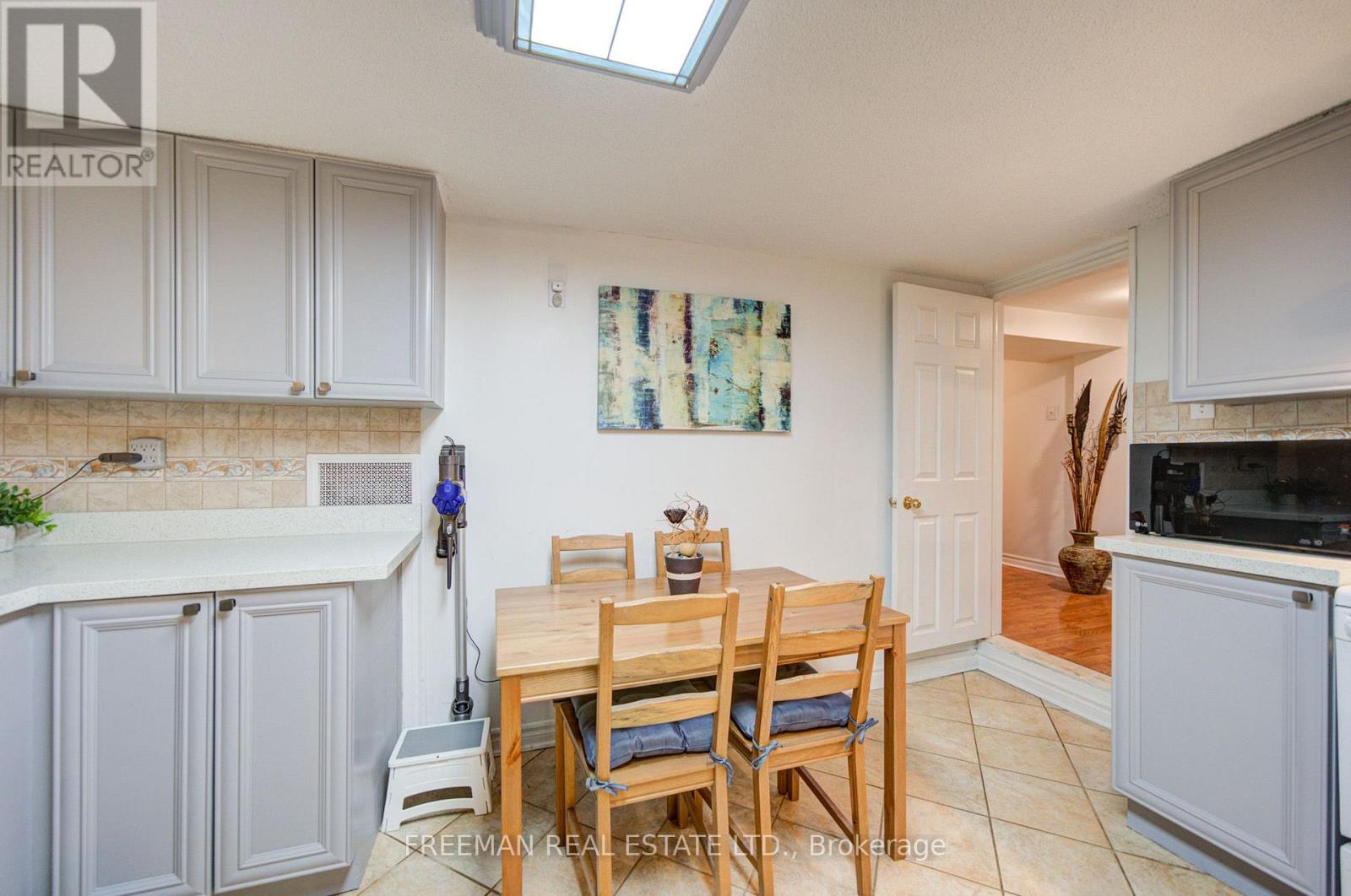 Bsmt - 723 Euclid Avenue, Toronto, Ontario  M6G 2V1 - Photo 8 - C13626604