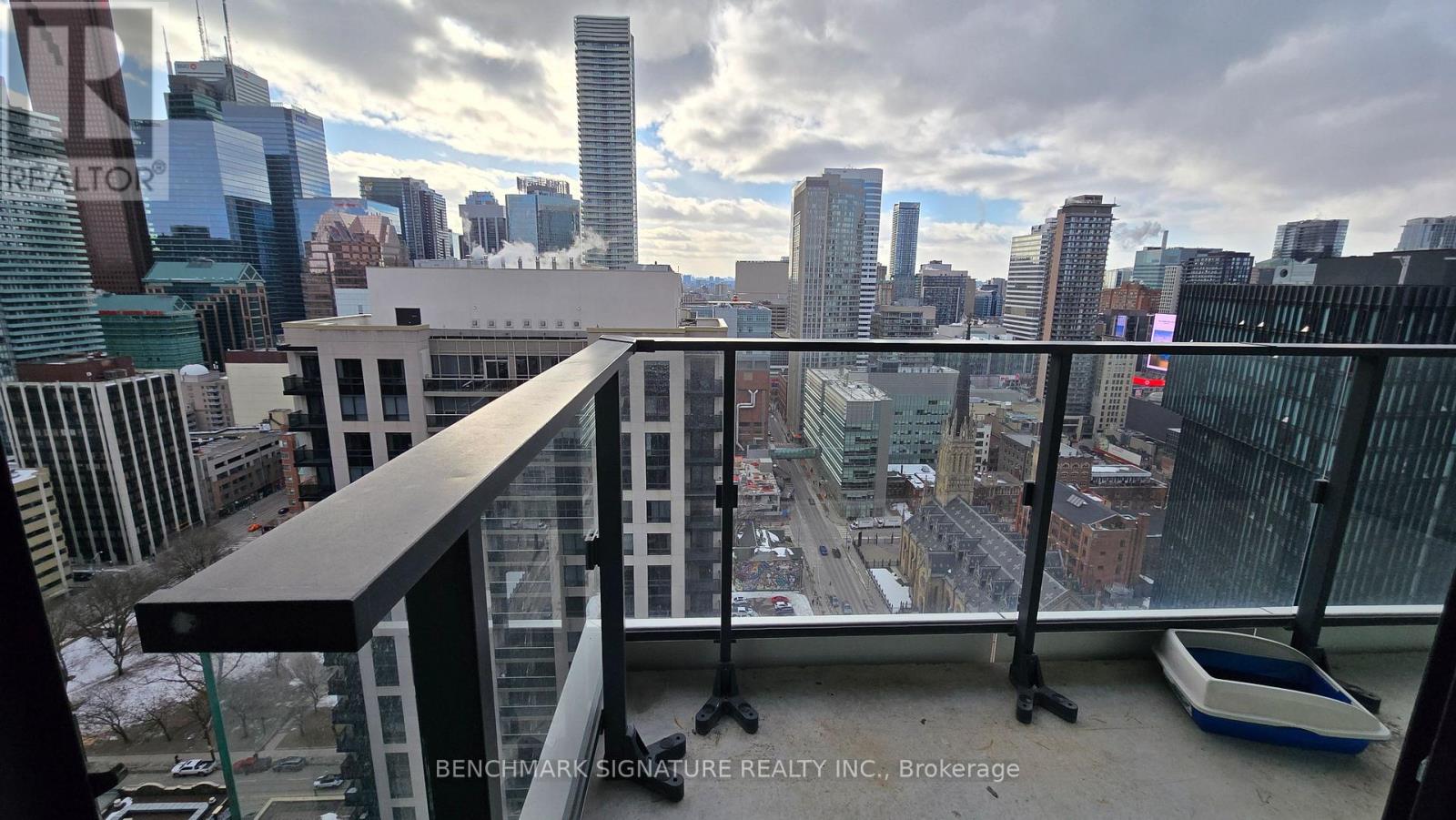 PH01 - 77 SHUTER STREET