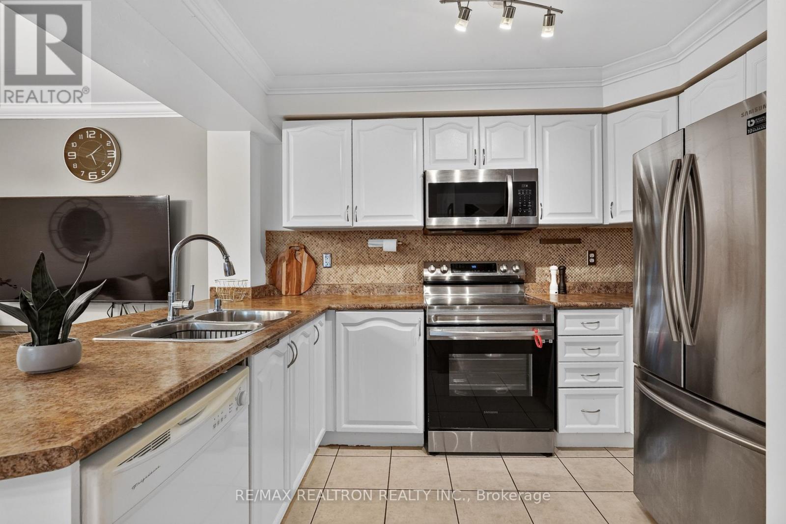 24 Cullcastle Street, Ajax, Ontario  L1S 0A8 - Photo 13 - E13626634
