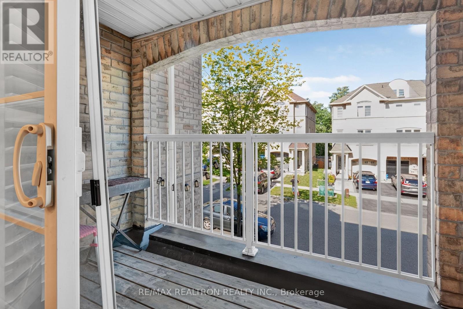 24 Cullcastle Street, Ajax, Ontario  L1S 0A8 - Photo 4 - E13626634