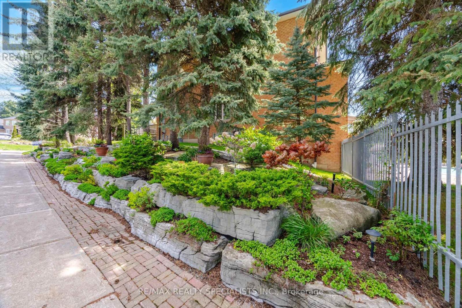 5 Rossmull Crescent, Vaughan, Ontario  L4L 7C8 - Photo 7 - N13626684