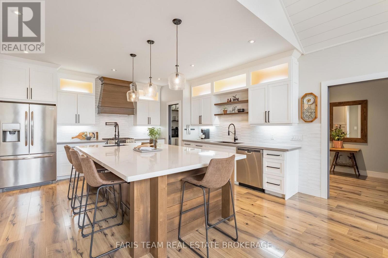 116 Mamie Avenue, Wasaga Beach, Ontario  L9Z 2P6 - Photo 10 - S13626638