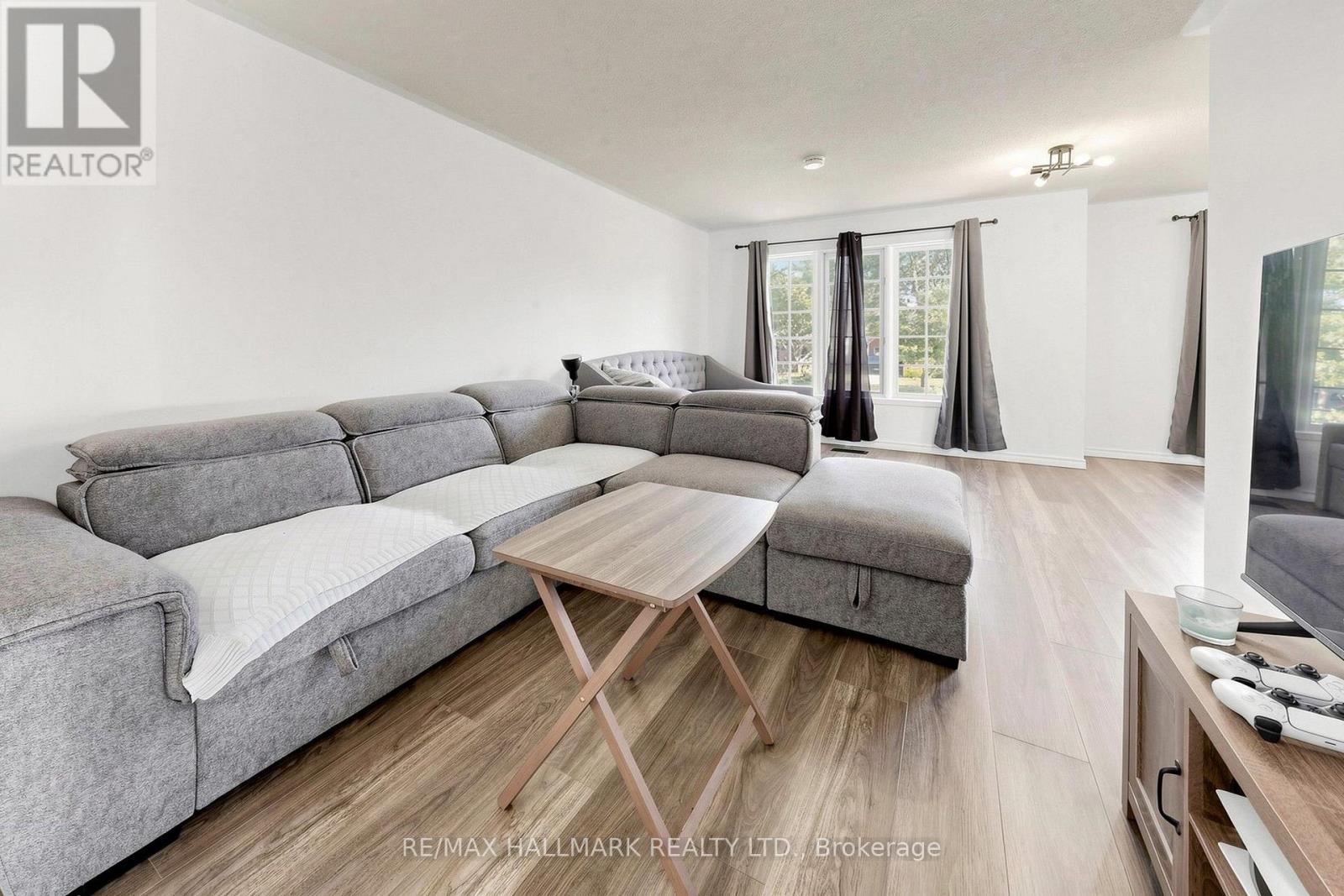 90 Barre Drive, Barrie, Ontario  L4N 7P1 - Photo 4 - S13626682