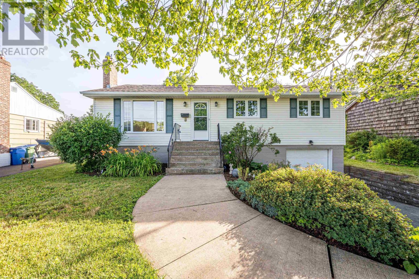 8 Windward Avenue, Dartmouth, Nova Scotia  B2W 2H1 - Photo 1 - 202619158
