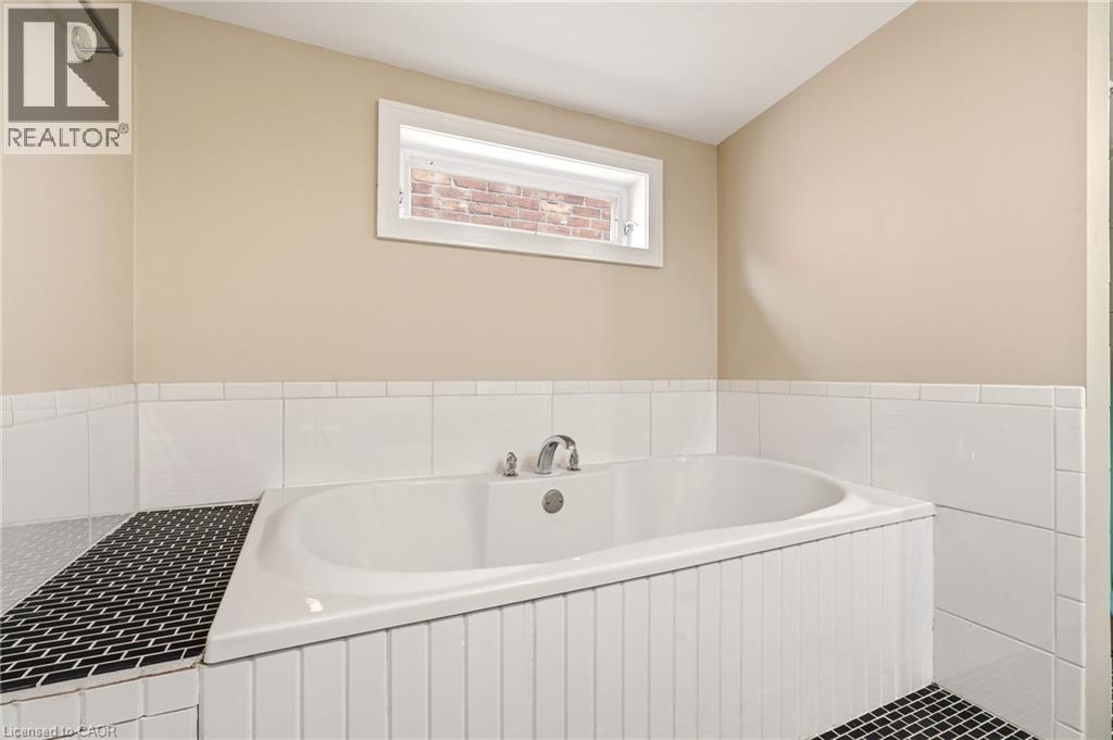 192 Catharine Street S, Hamilton, Ontario  L8N 2K3 - Photo 32 - 40832256