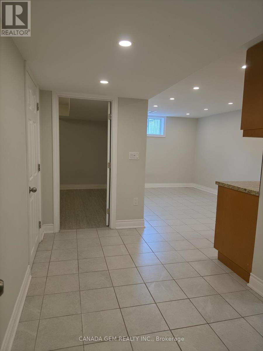 54 Clearmeadow Boulevard, Newmarket, Ontario L3X 2M6 - Photo 13 - N13487732