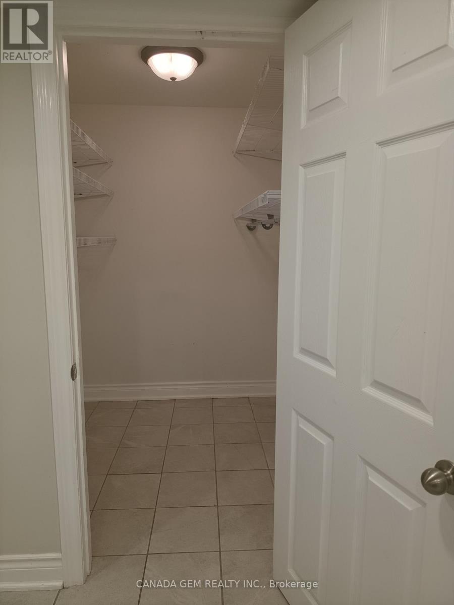 54 Clearmeadow Boulevard, Newmarket, Ontario L3X 2M6 - Photo 15 - N13487732