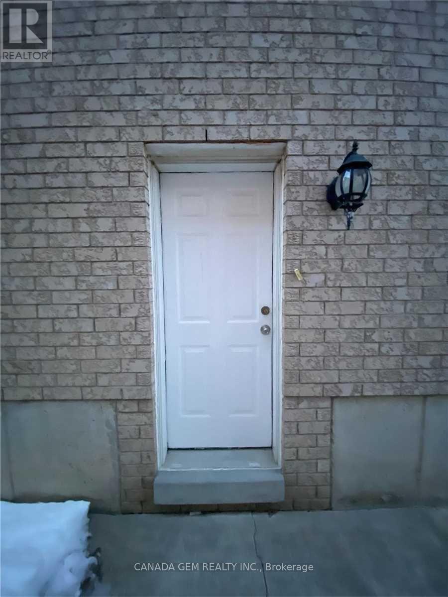 54 Clearmeadow Boulevard, Newmarket, Ontario L3X 2M6 - Photo 3 - N13487732