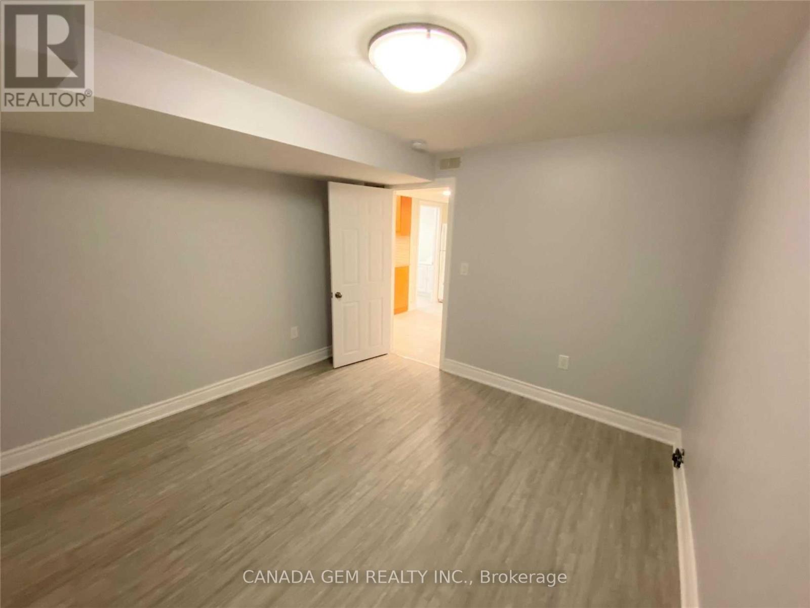 54 Clearmeadow Boulevard, Newmarket, Ontario L3X 2M6 - Photo 8 - N13487732