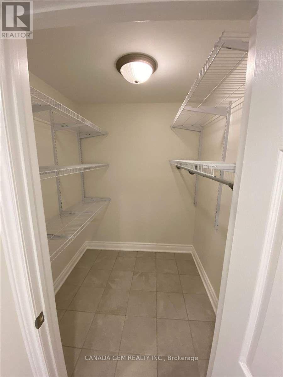 54 Clearmeadow Boulevard, Newmarket, Ontario L3X 2M6 - Photo 10 - N13487732
