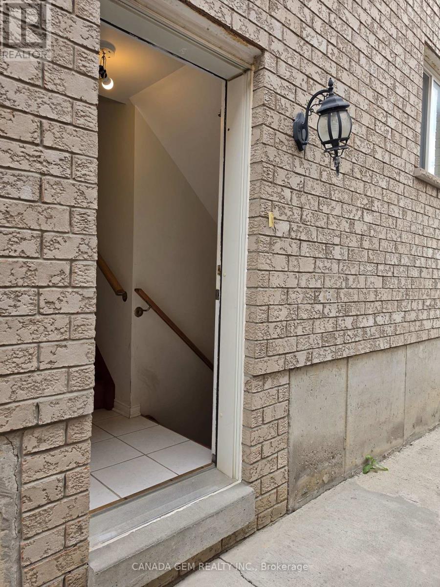 54 Clearmeadow Boulevard, Newmarket, Ontario L3X 2M6 - Photo 5 - N13487732