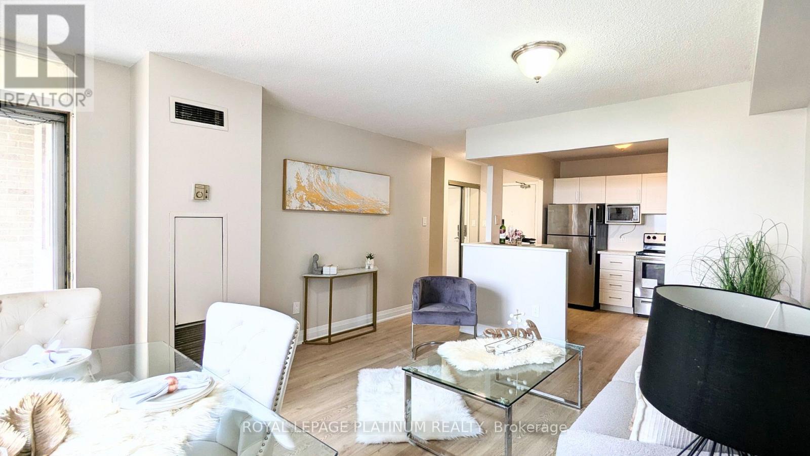 704 - 3559 Eglinton Avenue W, Toronto, Ontario  M6M 5C6 - Photo 3 - W13626646