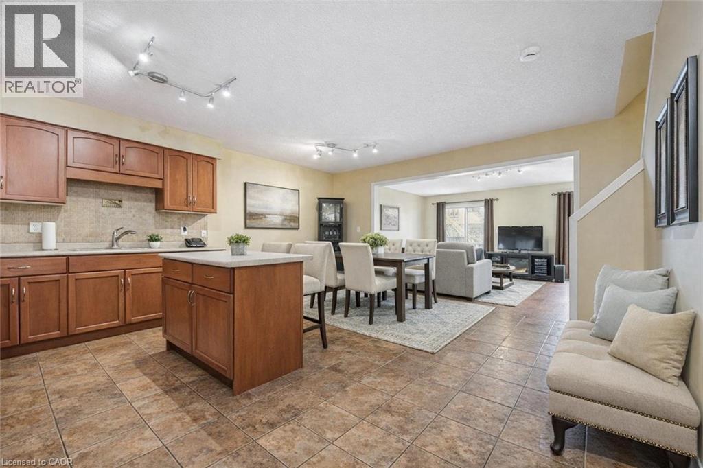210 Dawn Avenue Unit# 38, Guelph, Ontario  N1G 5L5 - Photo 3 - 40846609