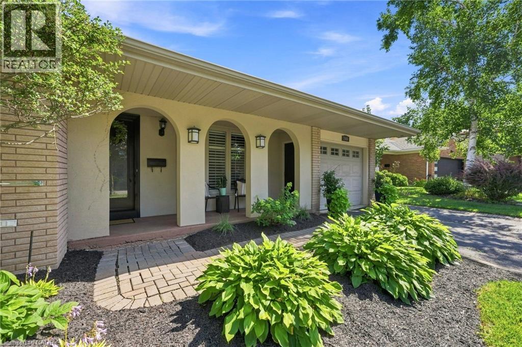 2086 Cavendish Drive, Burlington, Ontario  L7P 1Z1 - Photo 3 - 40851053