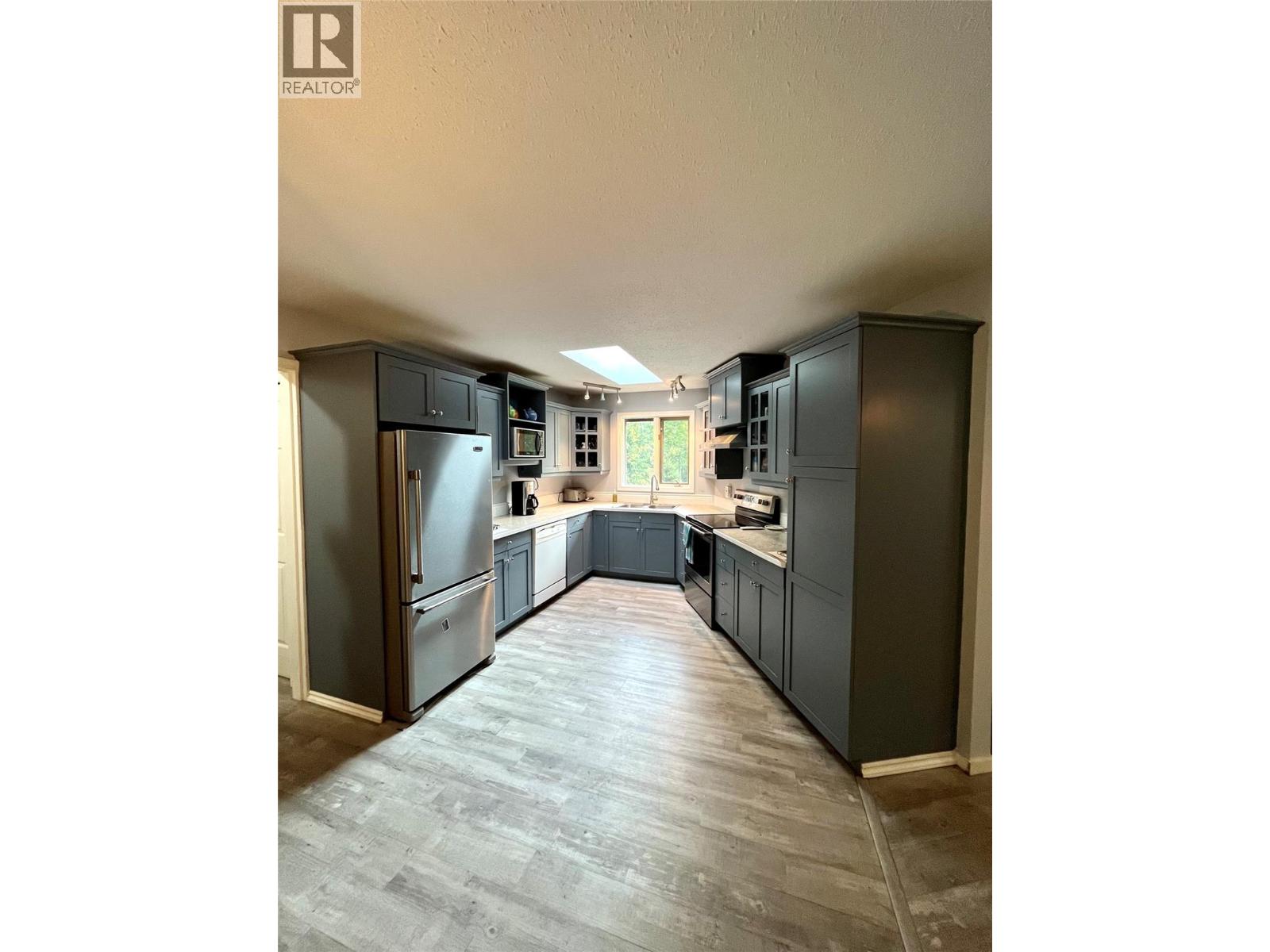 225 6th Street, Nakusp, British Columbia V0G 1R0 - Photo 12 - 10396538
