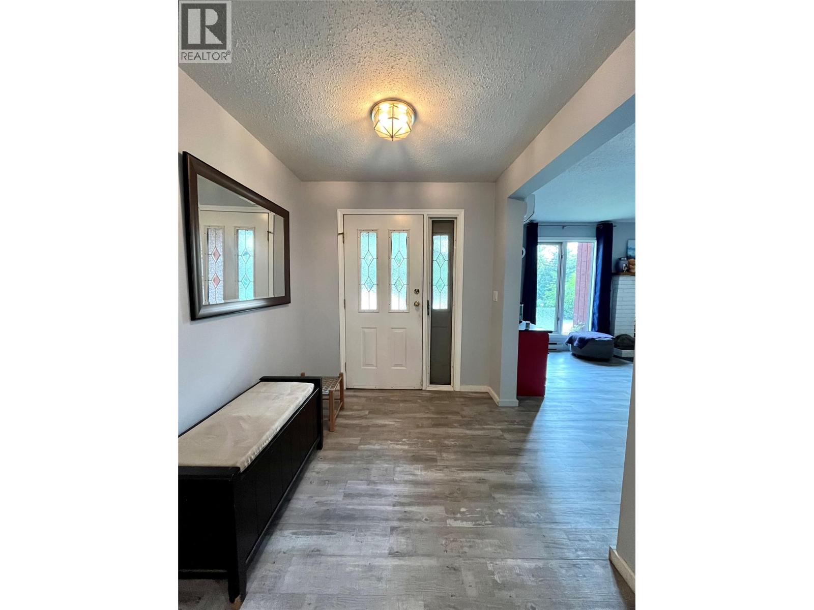 225 6th Street, Nakusp, British Columbia V0G 1R0 - Photo 6 - 10396538
