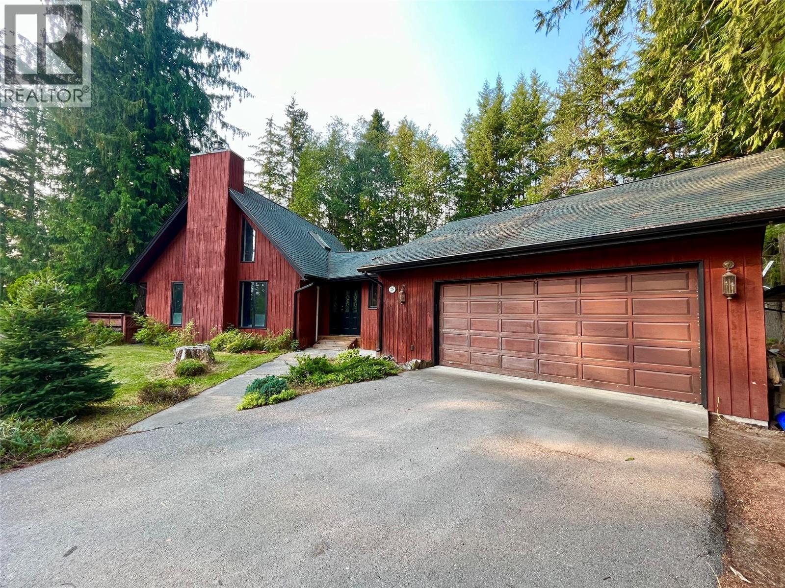 225 6th Street, Nakusp, British Columbia V0G 1R0 - Photo 2 - 10396538
