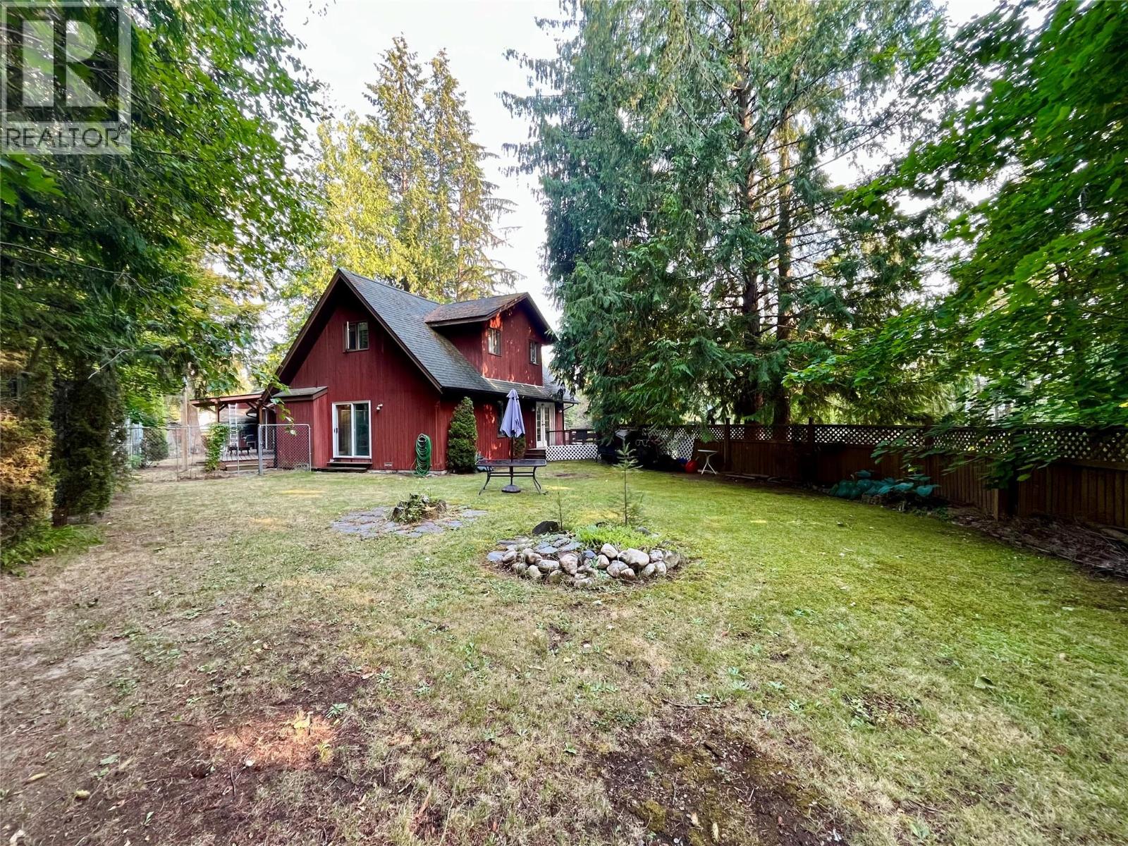 225 6th Street, Nakusp, British Columbia V0G 1R0 - Photo 3 - 10396538