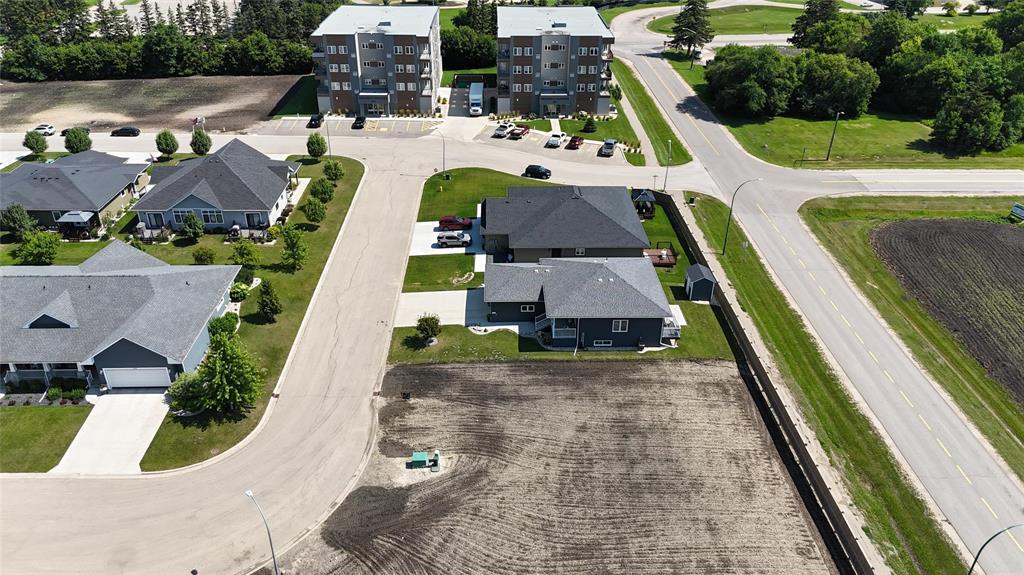221 Oxford Common, Portage La Prairie, Manitoba  R1N 3C5 - Photo 3 - 202619132