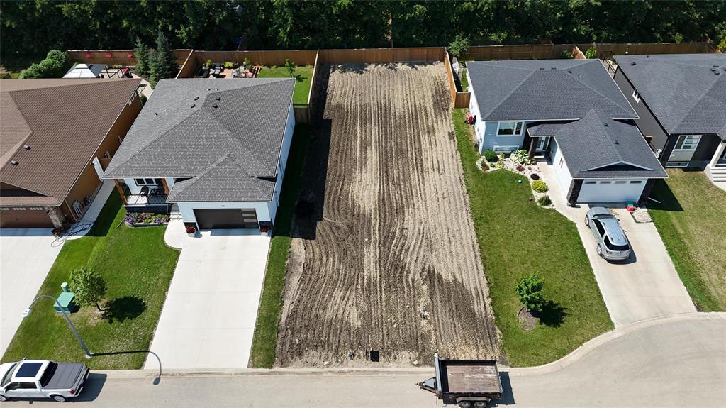 121 Oxford Common, Portage La Prairie, Manitoba  R1N 3C5 - Photo 3 - 202619133