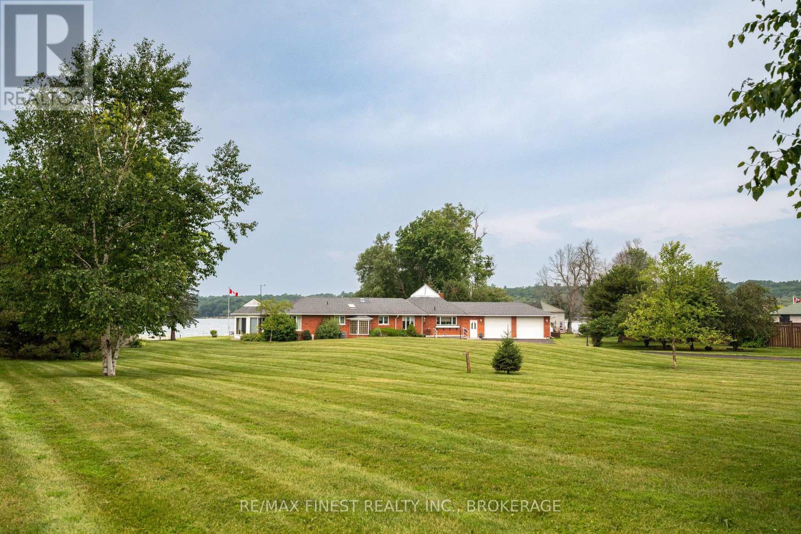 32 HOWE ISLAND DRIVE, Frontenac Islands, Ontario