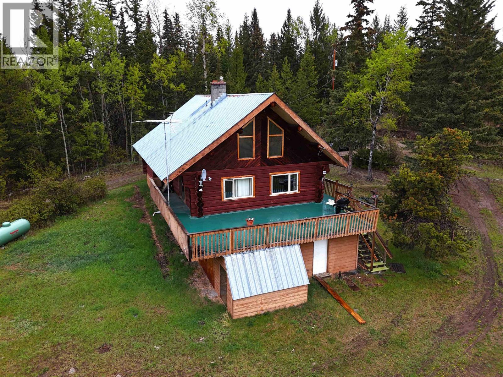 3074 SPOUT LAKE ROAD, Lac La Hache, British Columbia