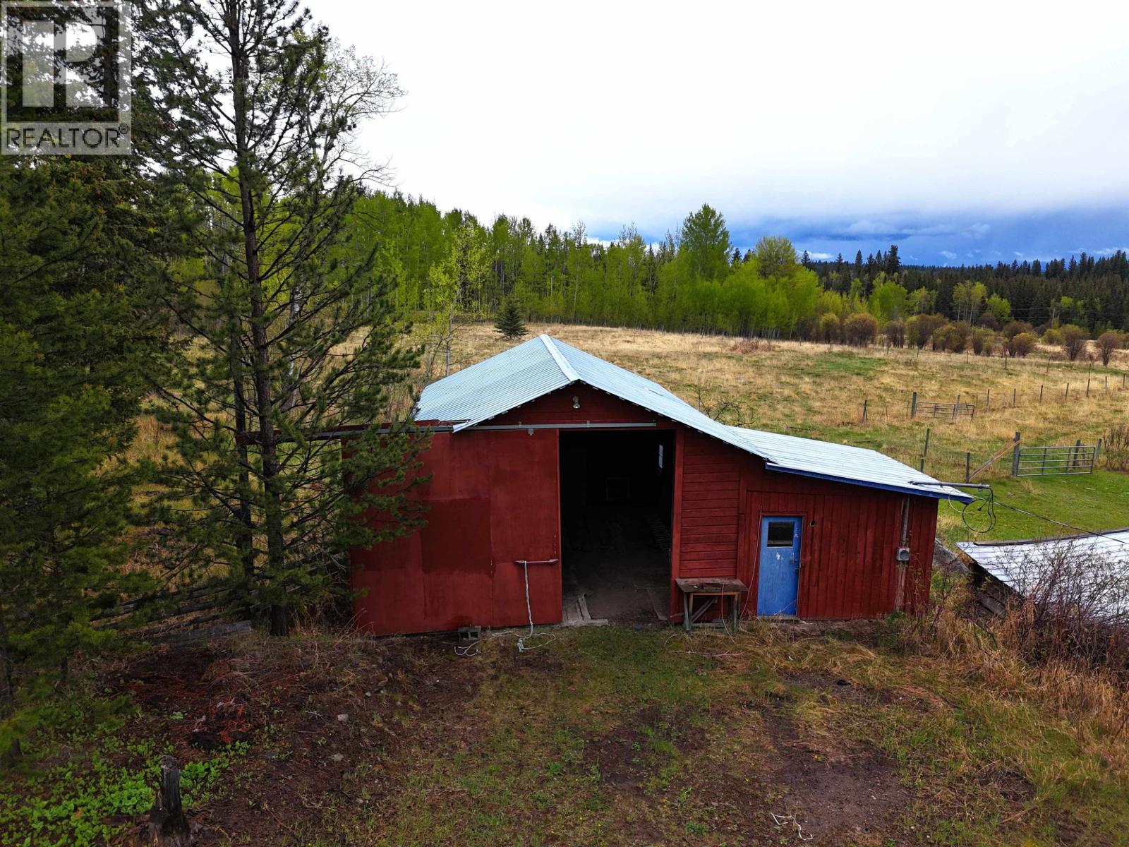 3074 Spout Lake Road, Lac La Hache, British Columbia  V0K 1T0 - Photo 3 - R3078403